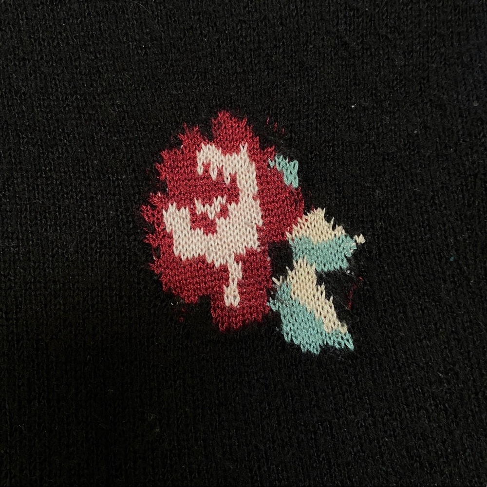 Rose Patterned Sweater - Picture 3 of 5